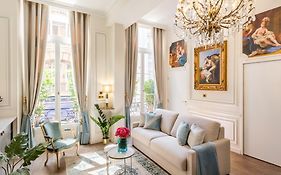 Luxury 3 Bedroom 2 Bathroom Palace Apartment - AC - Louvre